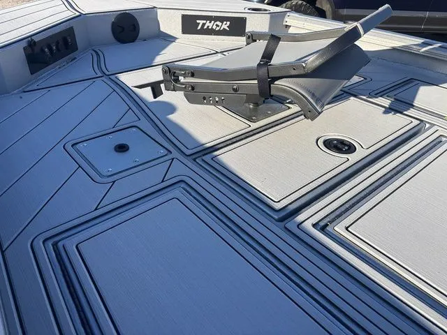 Slide: The Image of Thor 1900 Lake Hammer Center Console Elite 2026 - 11