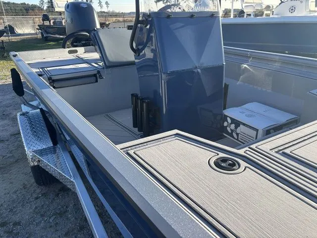 Slide: The Image of Thor 1900 Lake Hammer Center Console Elite 2026 - 12