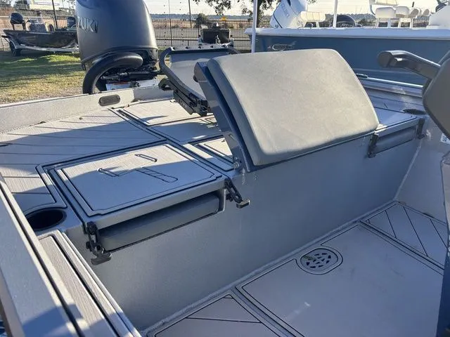 Slide: The Image of Thor 1900 Lake Hammer Center Console Elite 2026 - 15