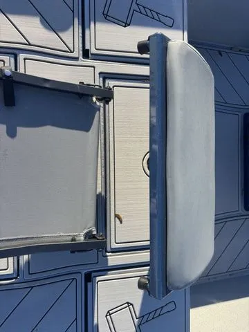 Slide: The Image of Thor 1900 Lake Hammer Center Console Elite 2026 - 17