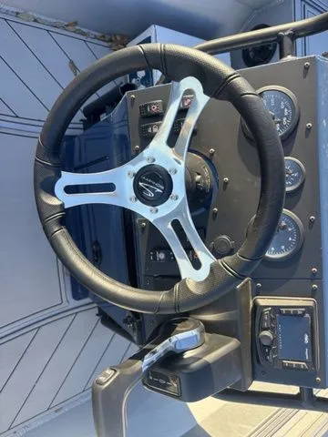 Slide: The Image of Thor 1900 Lake Hammer Center Console Elite 2026 - 18