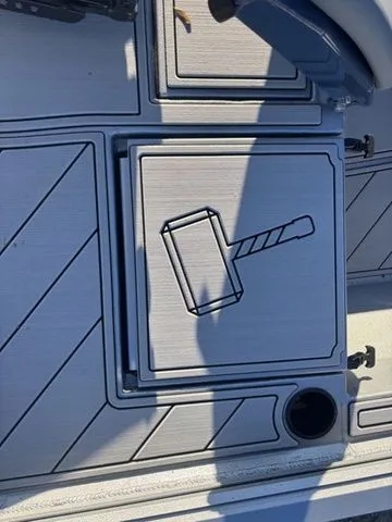 Slide: The Image of Thor 1900 Lake Hammer Center Console Elite 2026 - 20