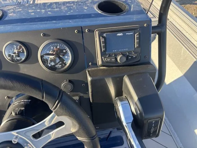 Slide: The Image of Thor 1900 Lake Hammer Center Console Elite 2026 - 21