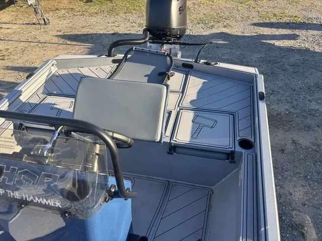 Slide: The Image of Thor 1900 Lake Hammer Center Console Elite 2026 - 25