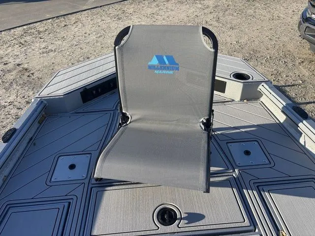 Slide: The Image of Thor 1900 Lake Hammer Center Console Elite 2026 - 33