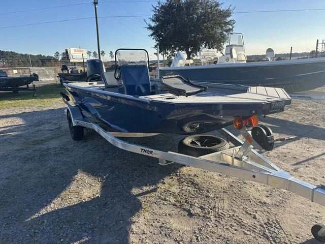 Slide: The Image of Thor 1900 Lake Hammer Center Console Elite 2026 - 4