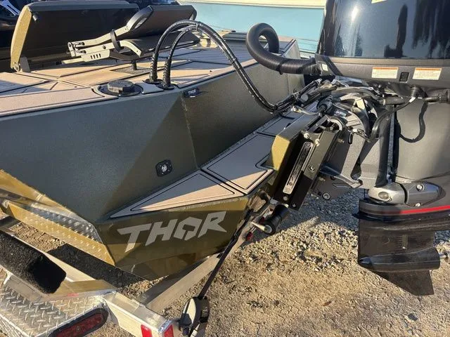 Slide: The Image of Thor 1900 Lake Hammer Center Console Elite 2026 - 11