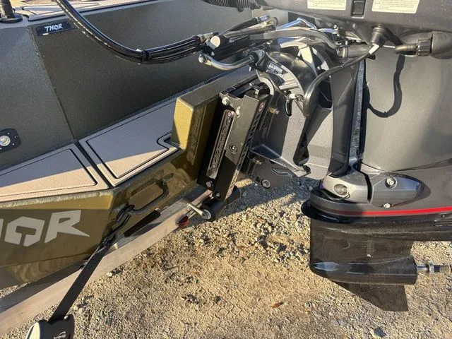 Slide: The Image of Thor 1900 Lake Hammer Center Console Elite 2026 - 12