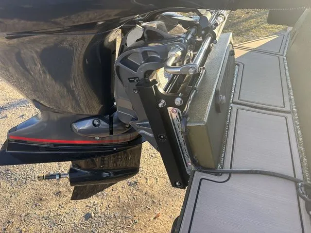 Slide: The Image of Thor 1900 Lake Hammer Center Console Elite 2026 - 13