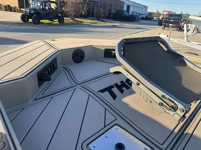 Slide: The Image of Thor 1900 Lake Hammer Center Console Elite 2026 - 17