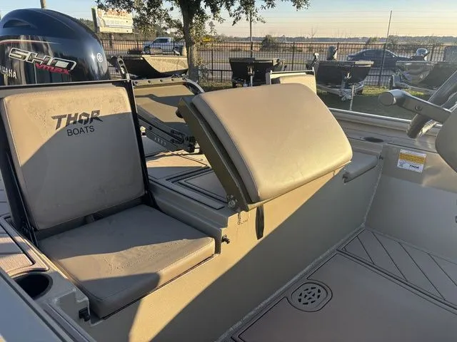 Slide: The Image of Thor 1900 Lake Hammer Center Console Elite 2026 - 18