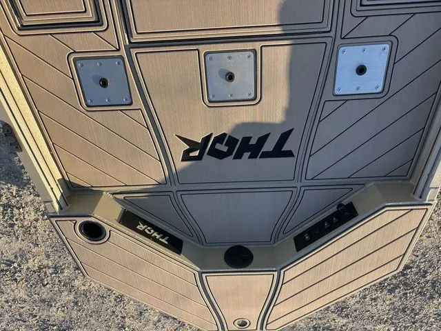 Slide: The Image of Thor 1900 Lake Hammer Center Console Elite 2026 - 25