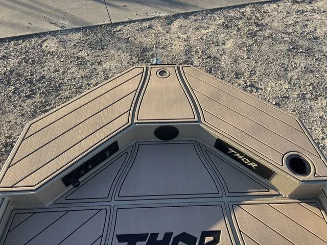 Slide: The Image of Thor 1900 Lake Hammer Center Console Elite 2026 - 26