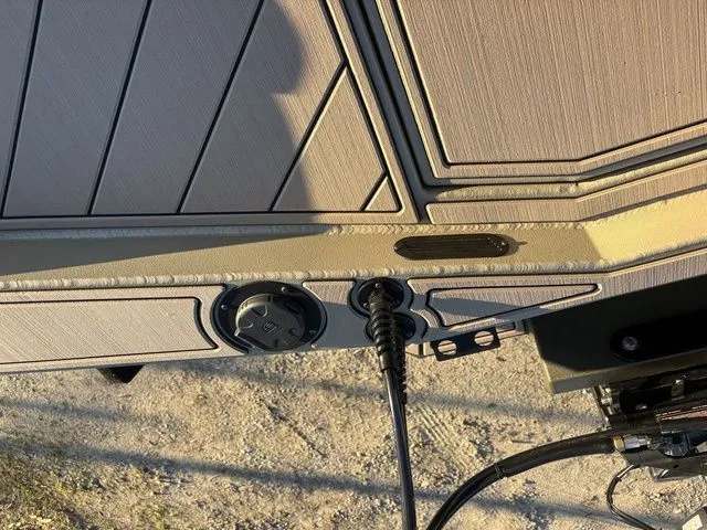 Slide: The Image of Thor 1900 Lake Hammer Center Console Elite 2026 - 31