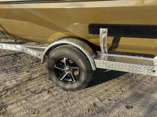 Slide: The Image of Thor 1900 Lake Hammer Center Console Elite 2026 - 33