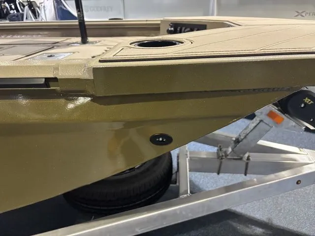 Slide: The Image of Thor 1900 Lake Hammer Center Console Elite 2026 - 38