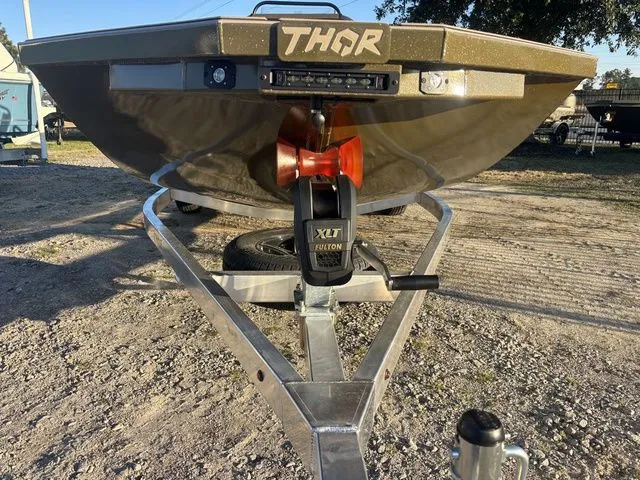 Slide: The Image of Thor 1900 Lake Hammer Center Console Elite 2026 - 4