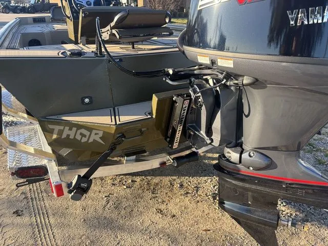 Slide: The Image of Thor 1900 Lake Hammer Center Console Elite 2026 - 9