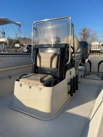 Slide: The Image of Alumacraft MV1860 AW Bay 2017 - 3