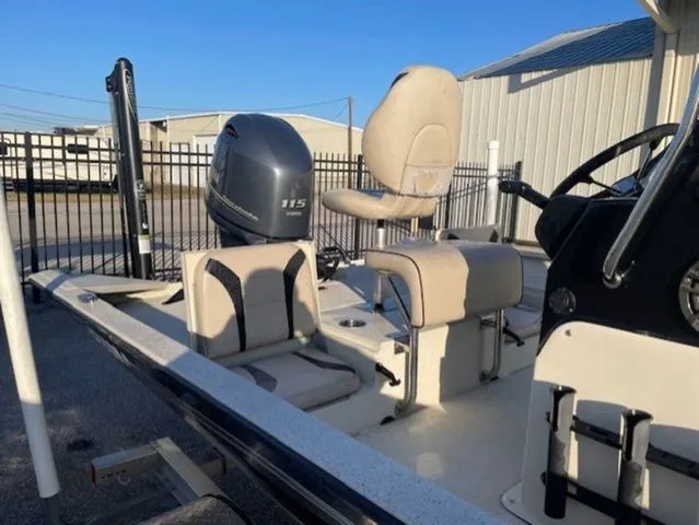 Slide: The Image of Alumacraft MV1860 AW Bay 2017 - 5