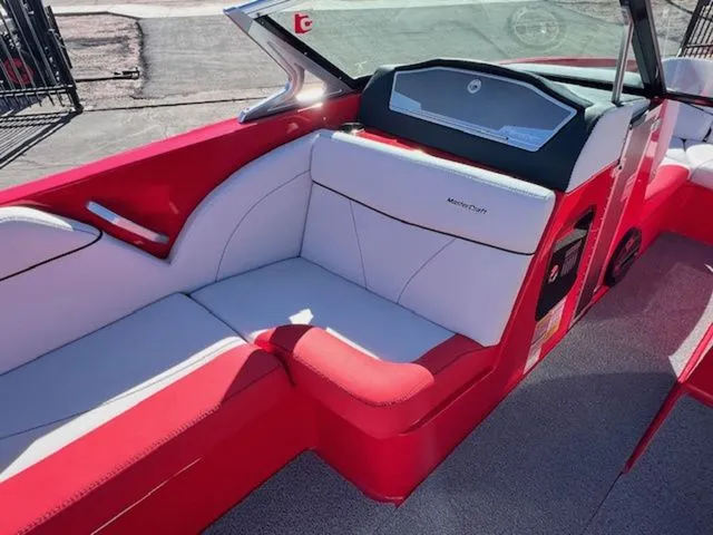 Slide: The Image of MasterCraft X23 2018 - 13