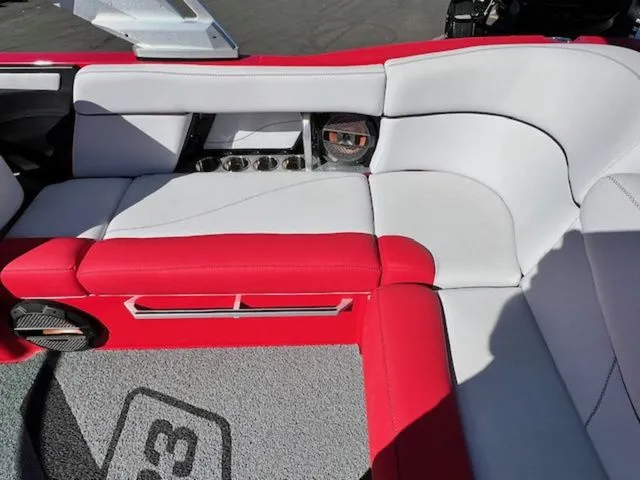 Slide: The Image of MasterCraft X23 2018 - 16