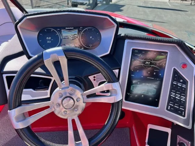 Slide: The Image of MasterCraft X23 2018 - 19