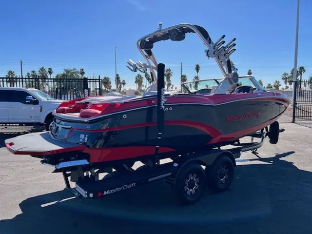 Slide: The Image of MasterCraft X23 2018 - 6