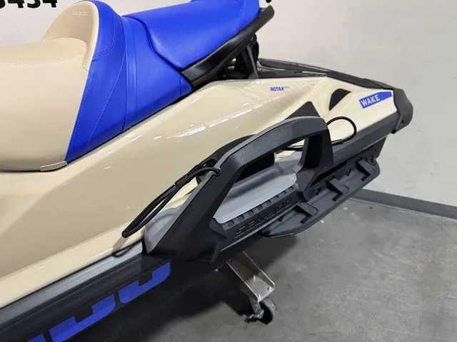 Slide: The Image of Sea-Doo Wake 170 BRP Premium Audio, iDF, iBR 2026 - 16