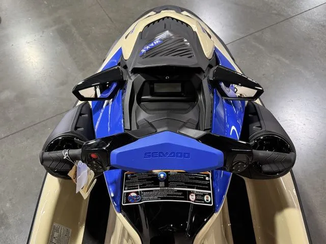 Slide: The Image of Sea-Doo Wake 170 BRP Premium Audio, iDF, iBR 2026 - 18