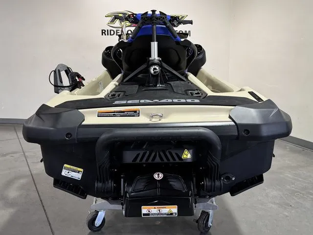 Slide: The Image of Sea-Doo Wake 170 BRP Premium Audio, iDF, iBR 2026 - 8