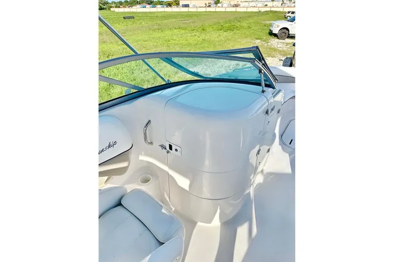 Slide: The Image of 2005 Four Winns 264 Funship boat interior with seating and windshield, showcasing sleek design. - 18