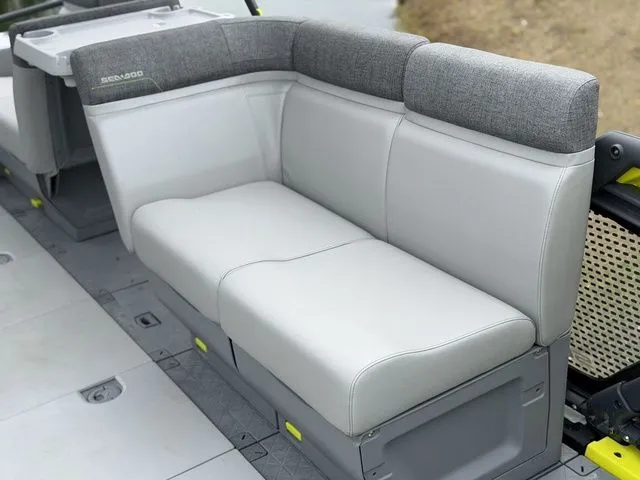 Slide: The Image of Sea-Doo Switch® Cruise 18-230 Hp Galvanized 2023 - 14