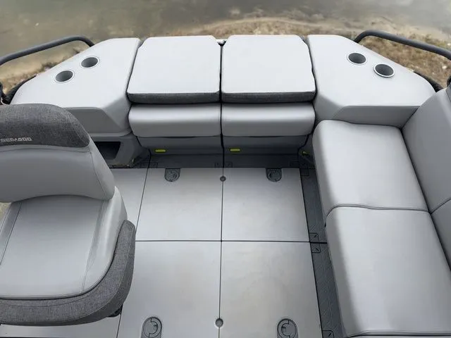 Slide: The Image of Sea-Doo Switch® Cruise 18-230 Hp Galvanized 2023 - 21