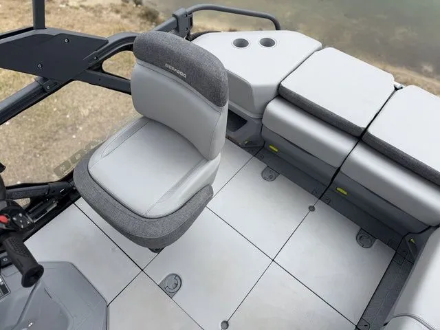 Slide: The Image of Sea-Doo Switch® Cruise 18-230 Hp Galvanized 2023 - 22