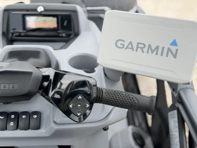 Slide: The Image of Sea-Doo Switch® Cruise 18-230 Hp Galvanized 2023 - 26