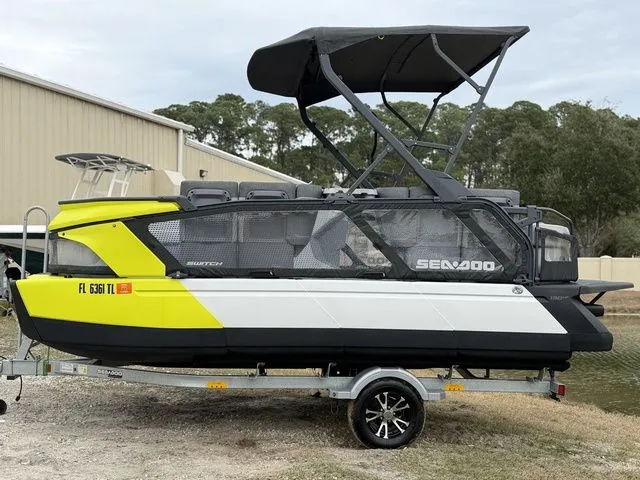 Slide: The Image of Sea-Doo Switch® Cruise 18-230 Hp Galvanized 2023 - 4