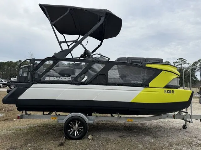 Slide: The Image of Sea-Doo Switch® Cruise 18-230 Hp Galvanized 2023 - 8