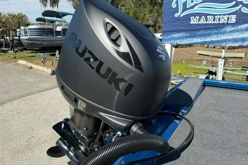 Slide: The Image of Outboard motor on 2026 Vexus Defender 189 boat, featuring Suzuki branding. - 11