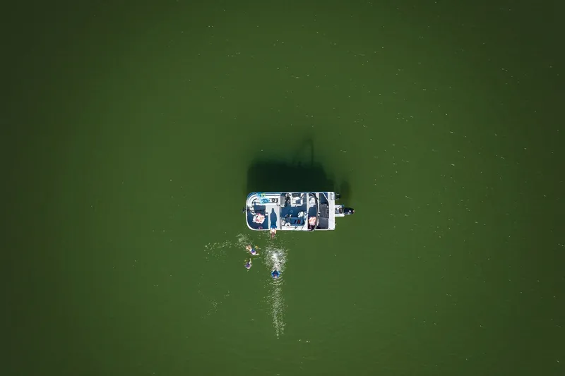 Slide: The Image of Sun Tracker SportFish 20 DLX 2026 - 90