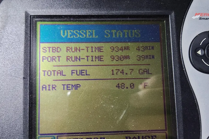 Slide: The Image of Vessel status display showing runtime, fuel, and air temperature for 2004 Formula 370 Super Sport. - 19
