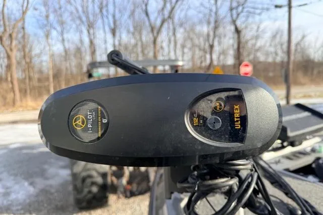 Slide: The Image of Trolling motor on 2020 Vexus VX20 boat, featuring i-Pilot and Ultrex technology. - 8