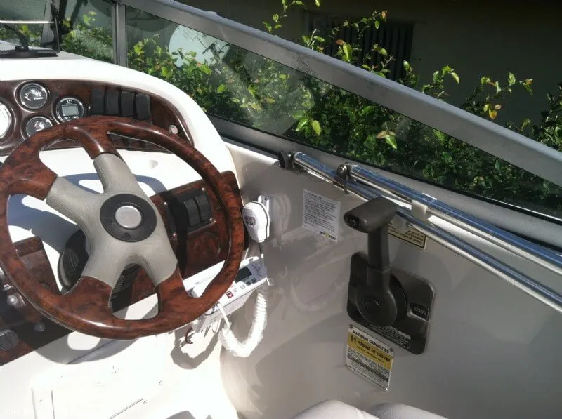 Slide: The Image of Crownline Boats 242 CR 2003 - 10