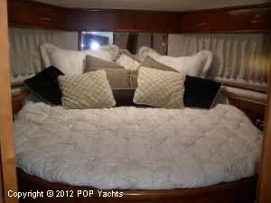 Slide: The Image of Carver Yachts 410 Sport Sedan 2003 - 3