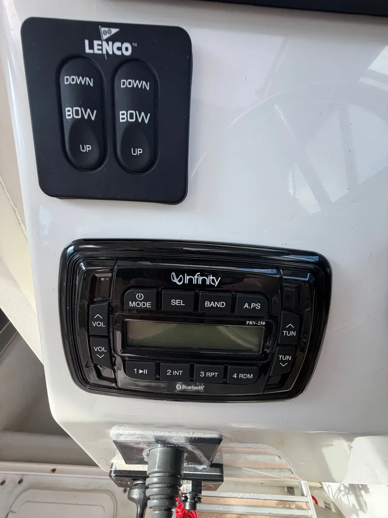 Slide: The Image of Parker Marine 2530 XLT 2014 - 20