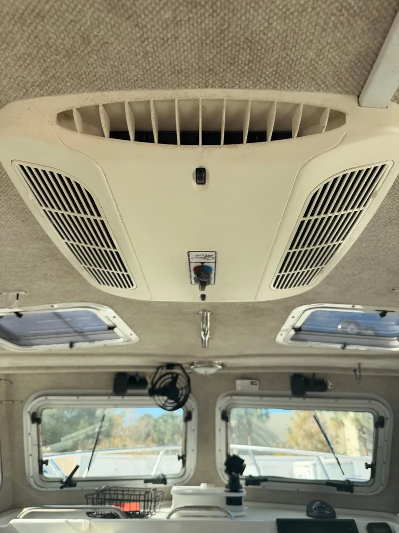 Slide: The Image of Parker Marine 2530 XLT 2014 - 25