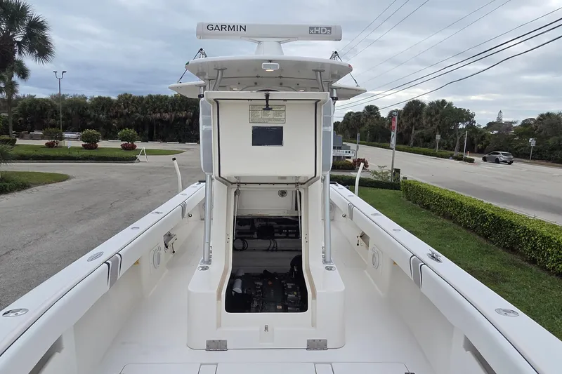 Slide: The Image of 2005 SeaVee 310i Open boat with open hatch, Garmin radar, and spacious deck. - 14