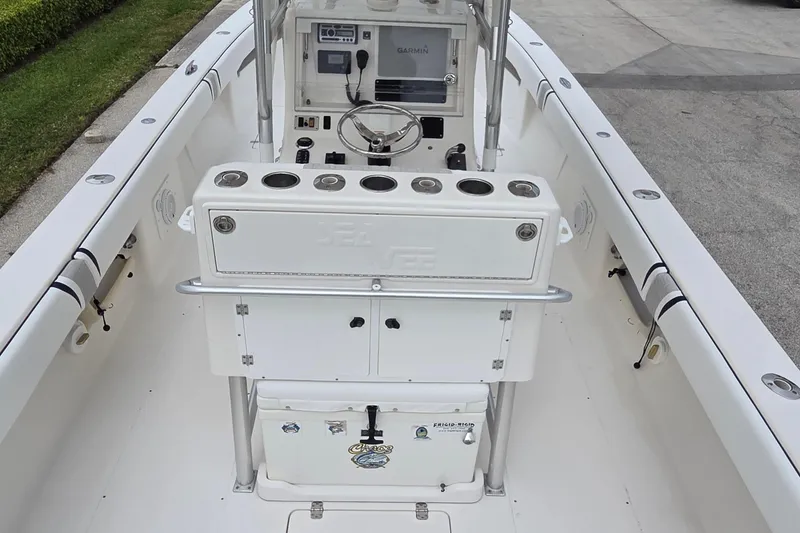 Slide: The Image of 2005 SeaVee 310i Open boat interior with console and storage compartments. - 29
