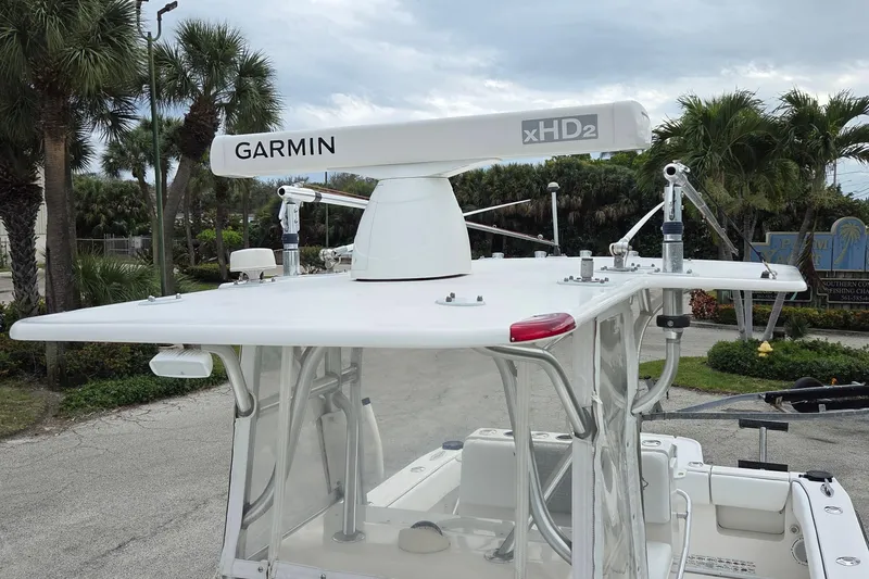 Slide: The Image of 2005 SeaVee 310i Open boat with Garmin xHD2 radar, surrounded by palm trees. - 30