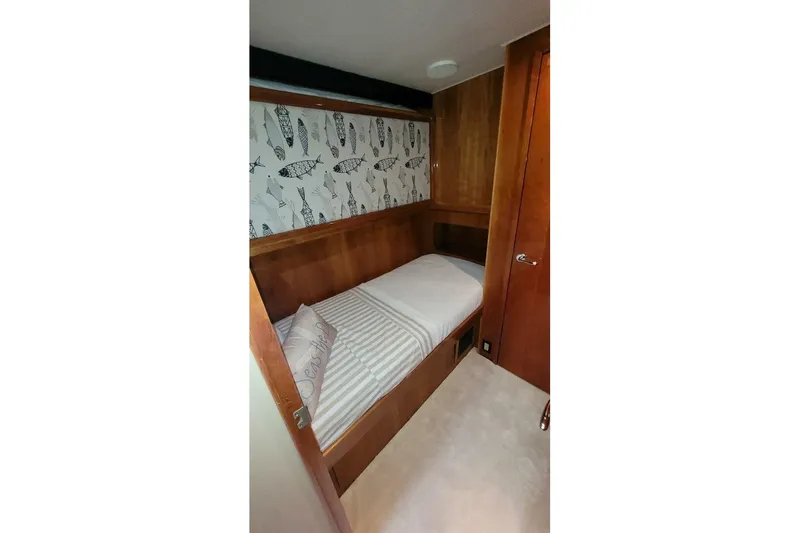 Slide: The Image of Cozy cabin with single bed in 2000 Hatteras 75 Sport Deck Motor Yacht. - 14